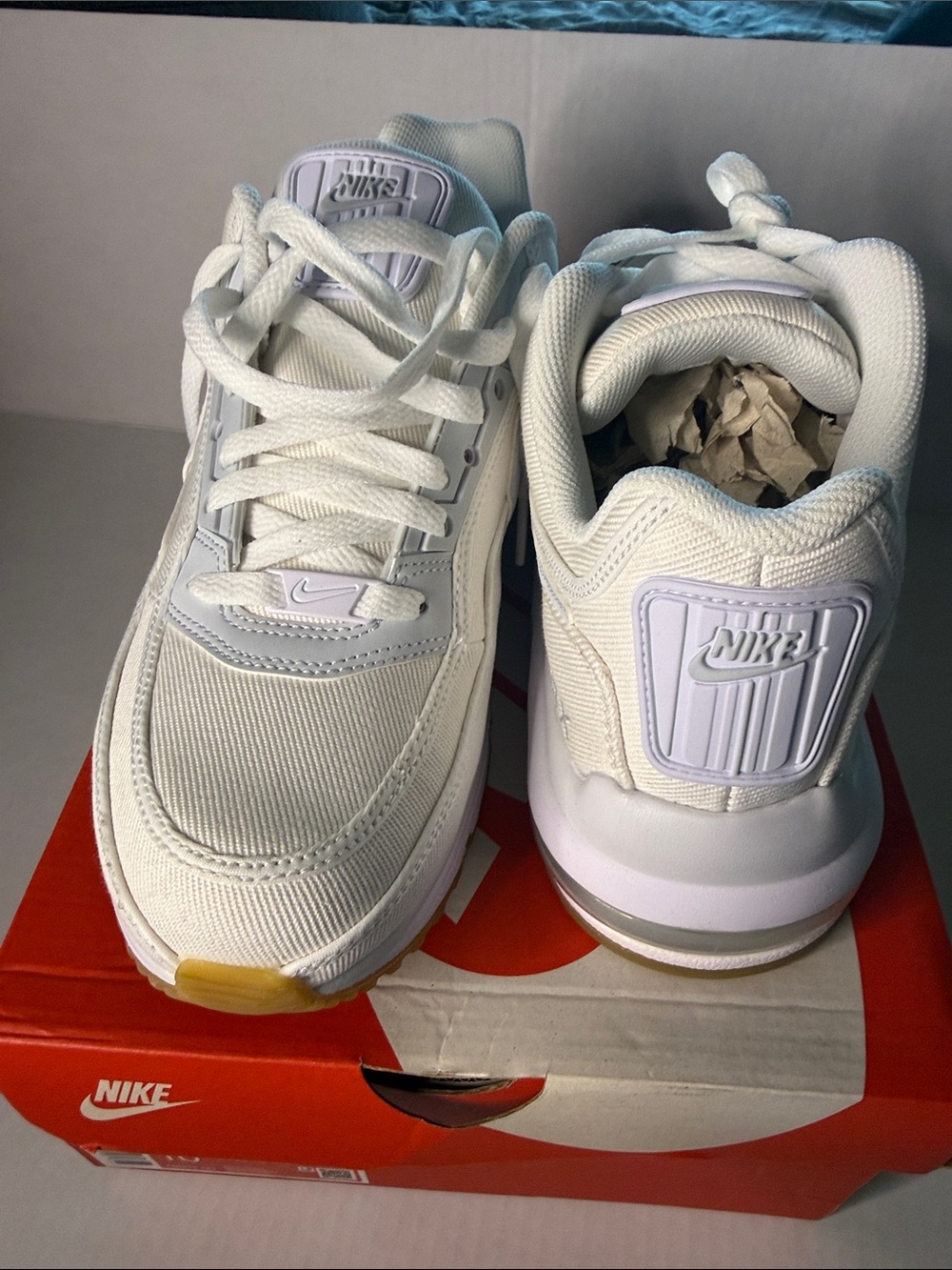 Nike White Men's Low-Top Mesh and Leather Sneakers with Light Gray Accents